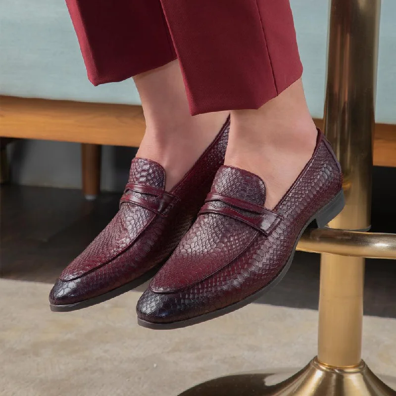 Men's loafers with a smooth leather finishThe Rosnake Wine Men's Leather Loafers Tresmode