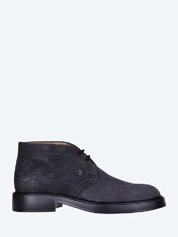 Men's loafers in a neutral color like black or brownExtralight polish loafers