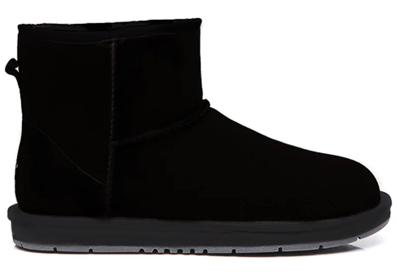 Men's slippers with a logo patch on the sideUGG Australian Shepherd Unisex Mini Classic Suede Ugg Boots