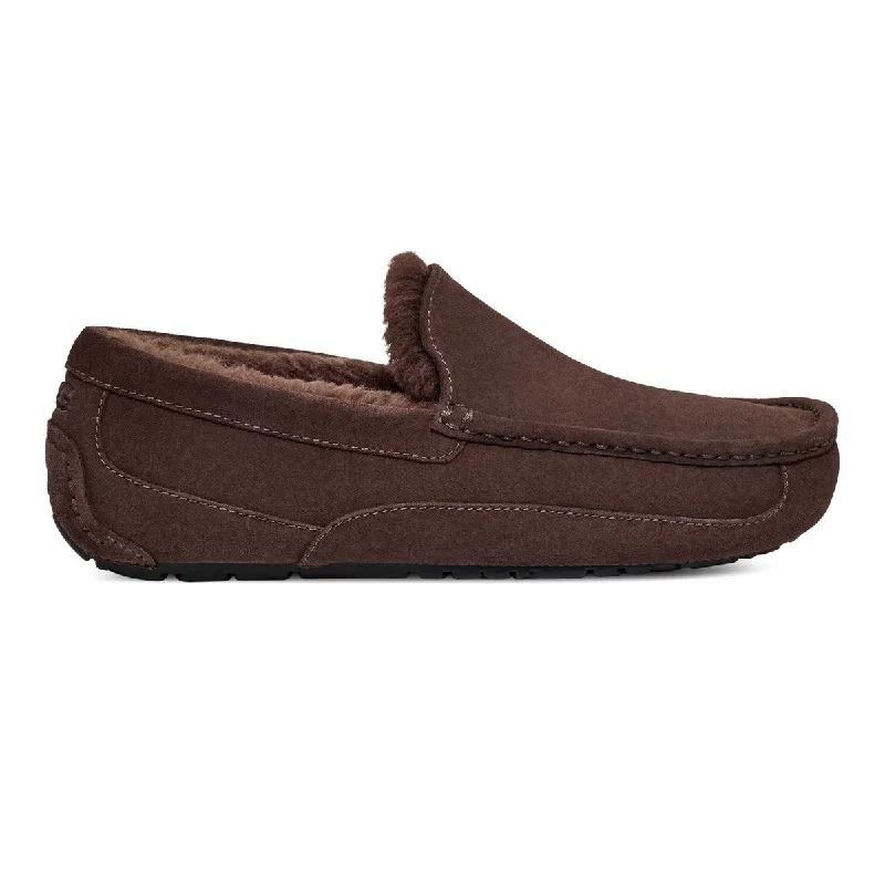 Men's slippers with a breathable fabric upperUGG Men's Ascot Dusted Cocoa Suede