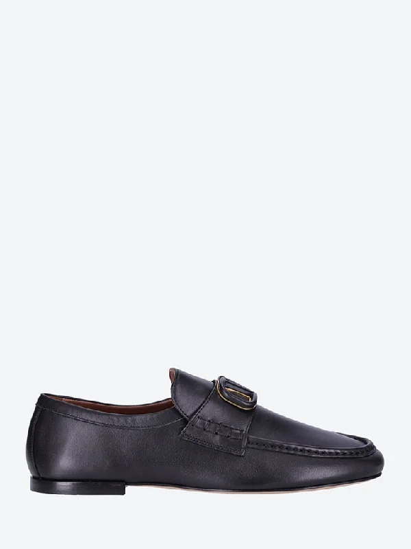 Men's loafers with a leather lacing systemVlogo signature leather loafers