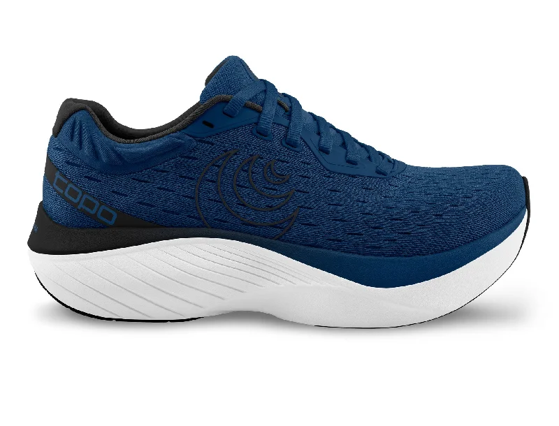 Men's running shoes with a padded heel collarMen's Topo Atmos 3