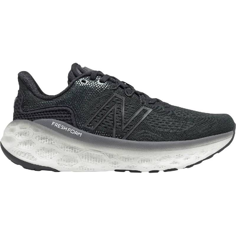 Men's running shoes with a padded heel collarWomen's Fresh Foam More v3