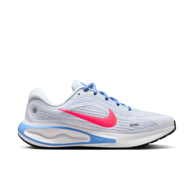 Men's running shoes with a waterproof membraneWomen's Nike Journey Run