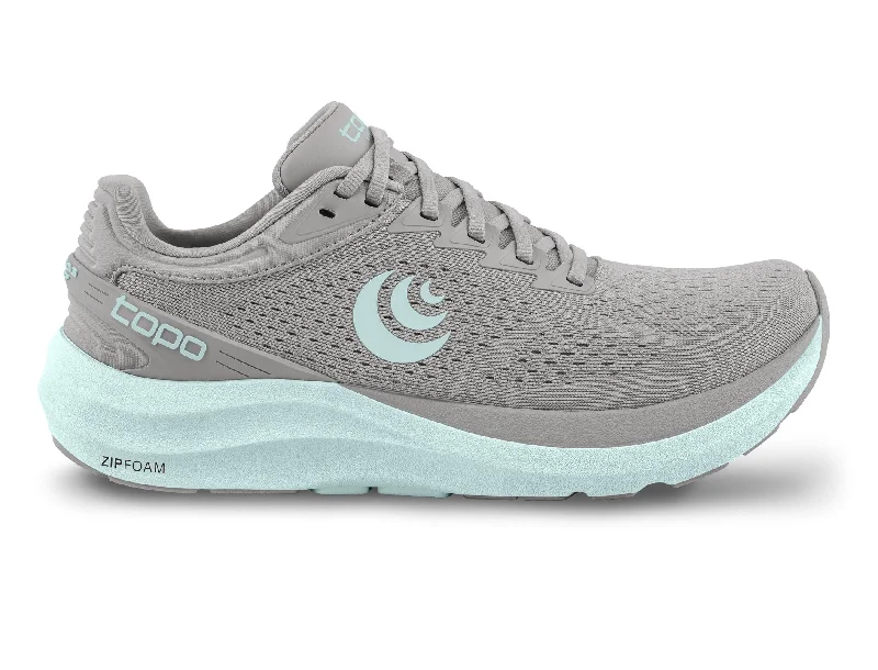 Men's running shoes with a traction - optimized outsoleWomen's Topo Phantom 3