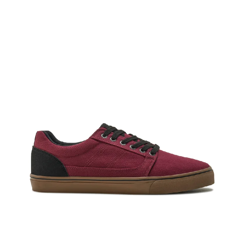 Men's sneakers with a cushioned midsole for comfortKICKFLIP
