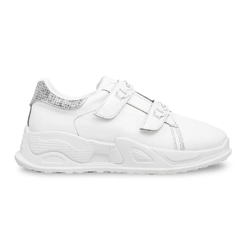 Men's high - top sneakers with a canvas upperWhite Casual Sneaker AT7279