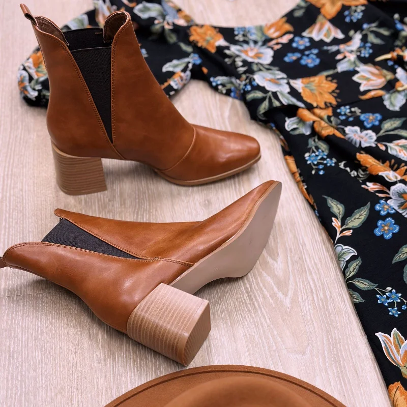 Vintage - inspired men's ankle boots with a round toeLos Cabos Relish Boot
