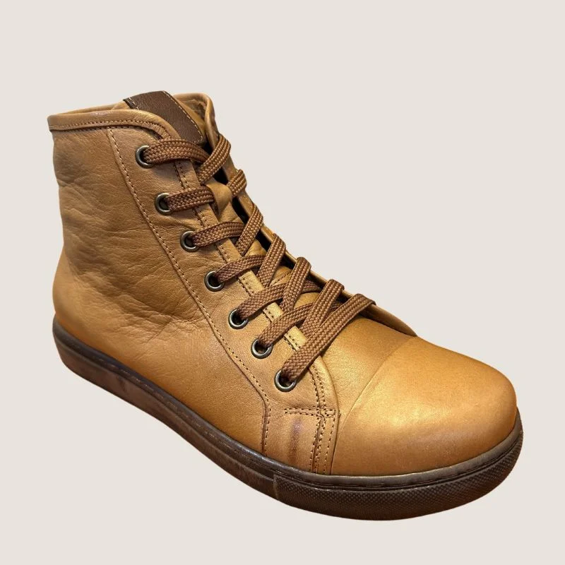 Lace - up men's ankle boots with a distressed finishRilassare Tanae Boot