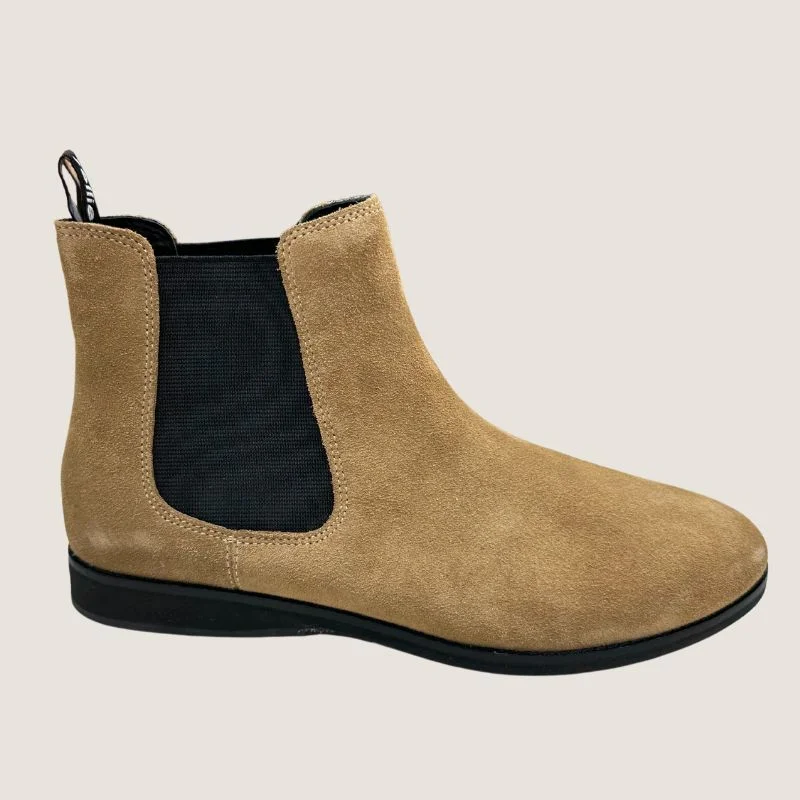Desert - style men's ankle boots for a rugged appealRollie Chelsea Boot