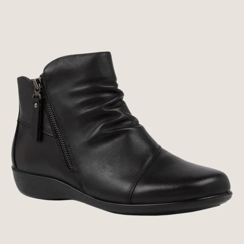 Lace - up men's ankle boots with a distressed finishSupersoft Possition Boot