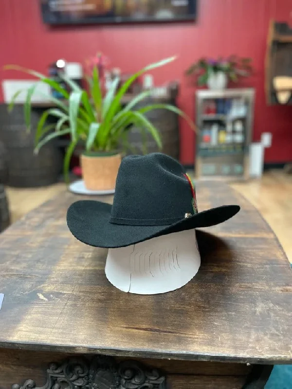 Men's western boots with a leather sole and a heel guardTombstone 20X Cowboy Felt Hat Despreciado Shape with Feathers TOM-2401