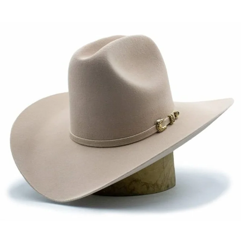 Men's western boots with a decorative concho belt and buckleTombstone 20X Cowboy Felt Hat Sonora Shape Beige (SilverBelly) TOM-4110