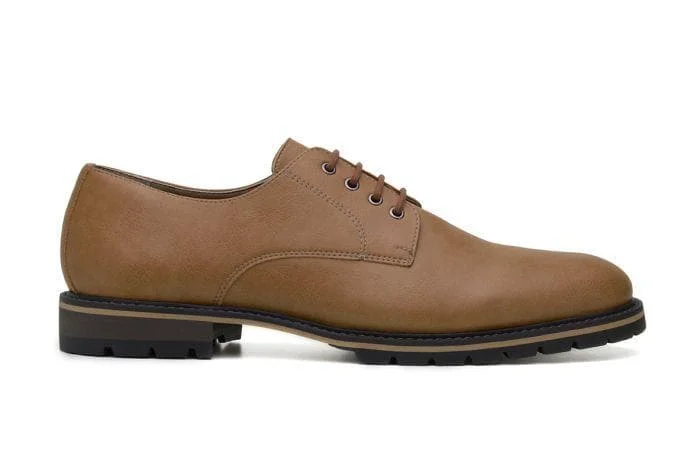 Men's formal shoes with a smooth leather finish'David' men's derby shoe by Ahimsa - tan
