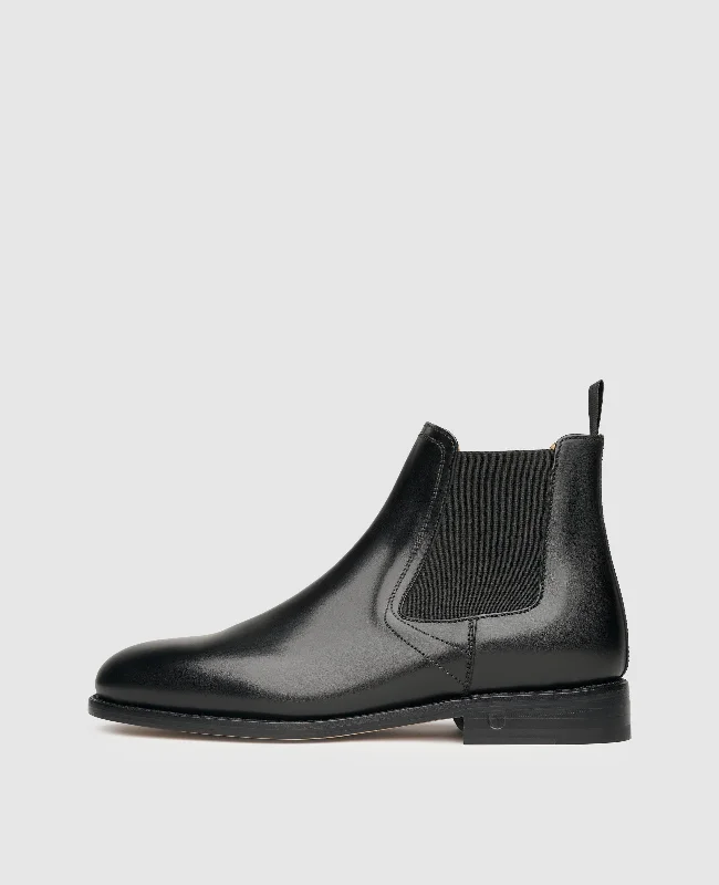 Men's boat shoes with a tassel detailElla CB - Black