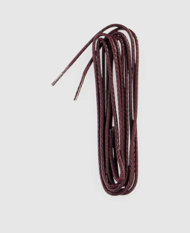 Suede men's boat shoes for a softer textureQuality round shoe laces - Bordeaux