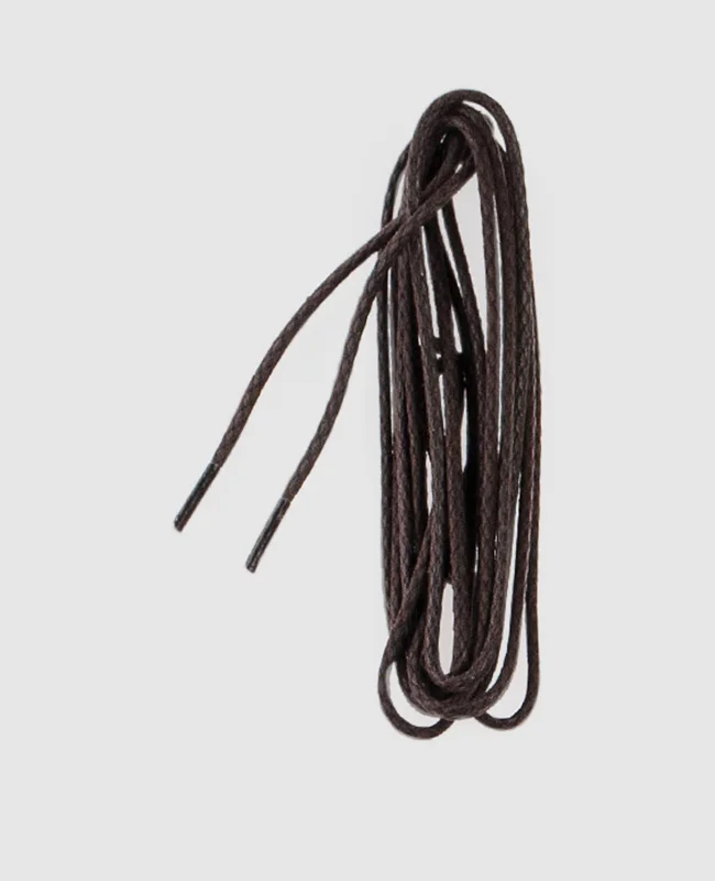 Low - top men's boat shoes for a sleek appearanceQuality round shoe laces - Dark Brown