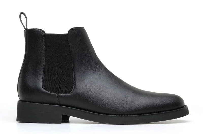 Men's formal shoes with a buckle closure'Lover' classic chelsea boot in high-quality vegan leather by Brave Gentleman - black